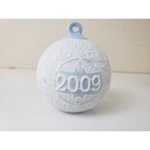 Y2K Lladro Annual Ball Ornament 2009 Christmas Ball White Blue